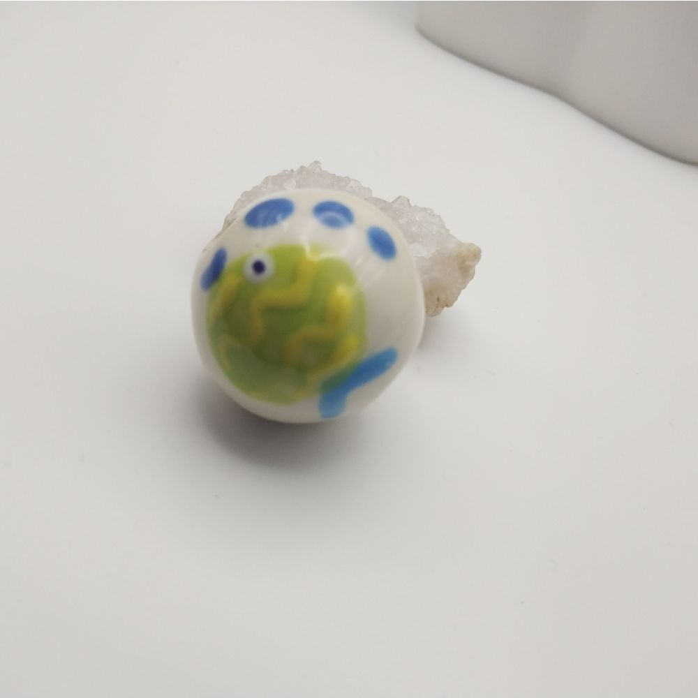 Chunky glass bead hand painted fish‎
